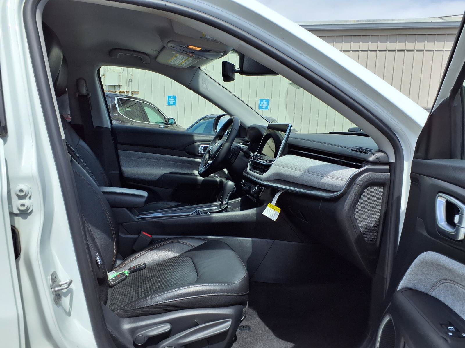 Used 2022 Jeep Compass Latitude AWD/4WD image 27