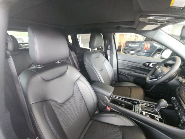 New 2026 Jeep Compass Latitude w/ Sun and Sound Group image 18