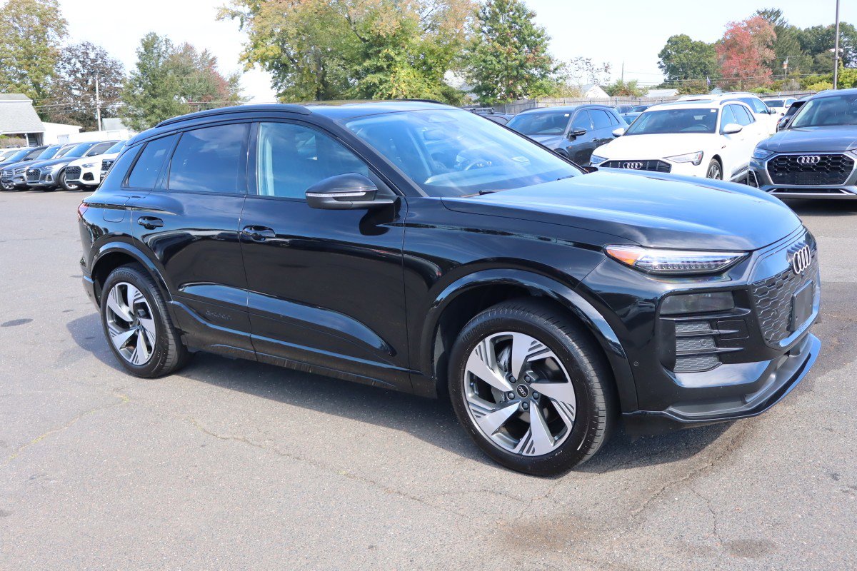 Used 2025 Audi Q6 e-tron Premium Plus image 3