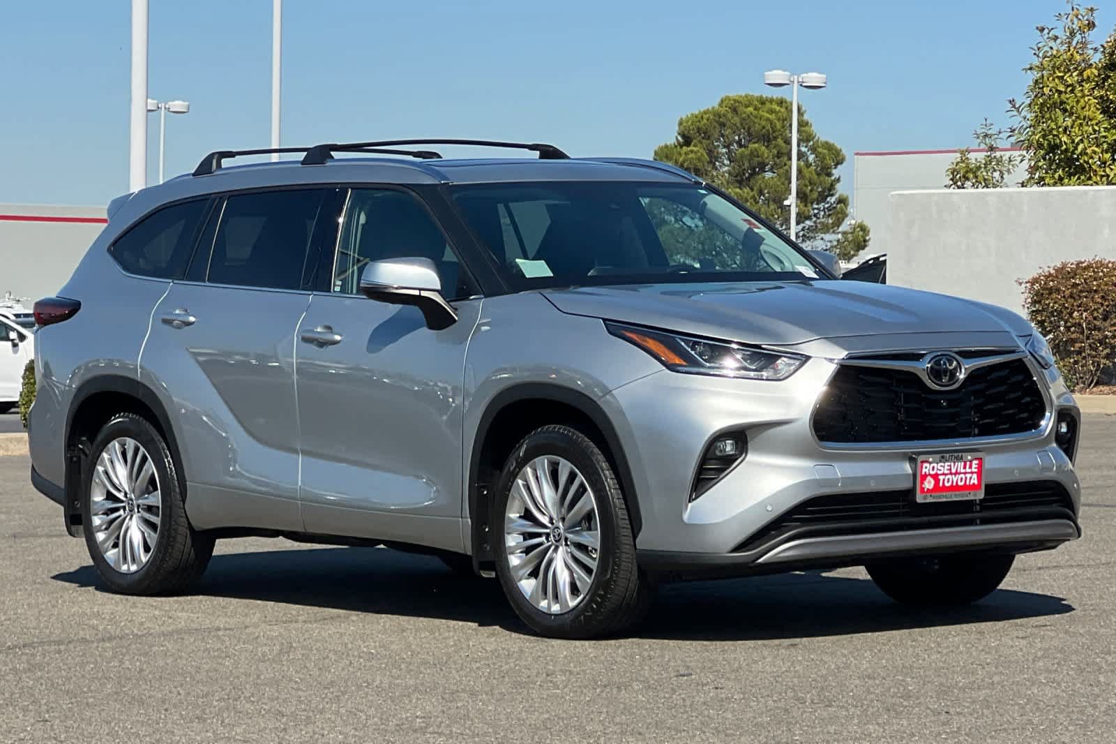 Used 2025 Toyota Highlander Platinum AWD/4WD image 5