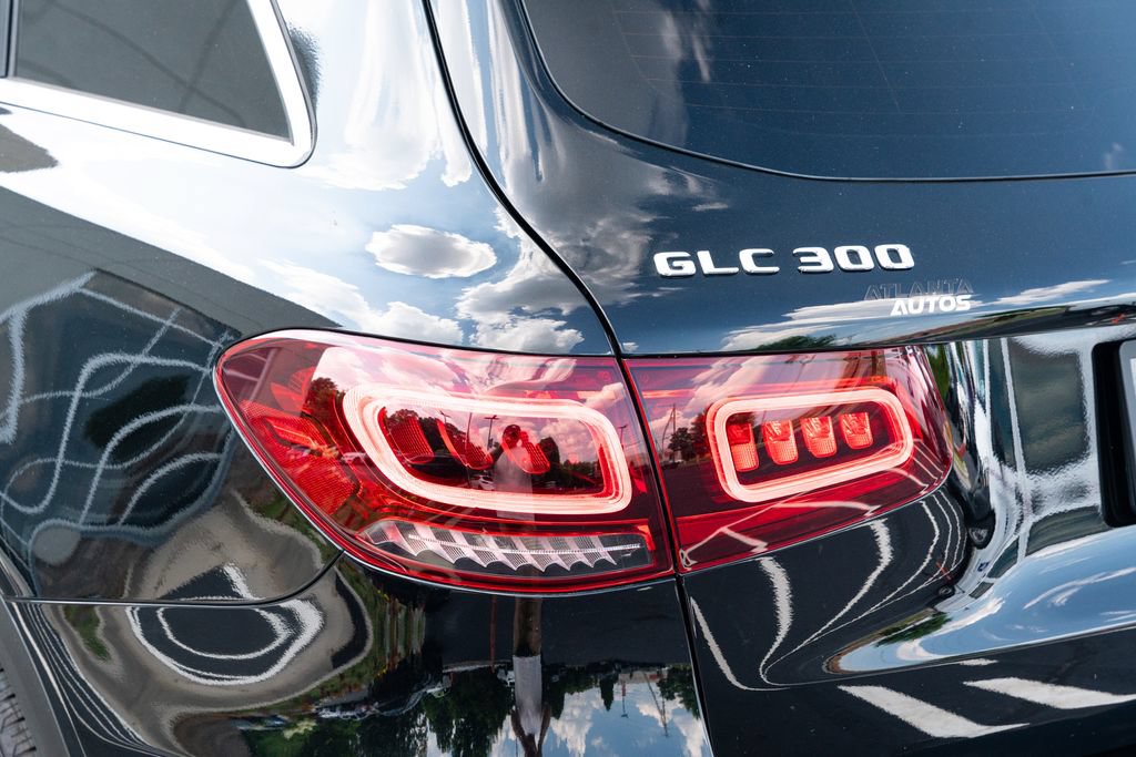 Used 2021 Mercedes-Benz GLC 300 4MATIC w/ Premium Package image 19