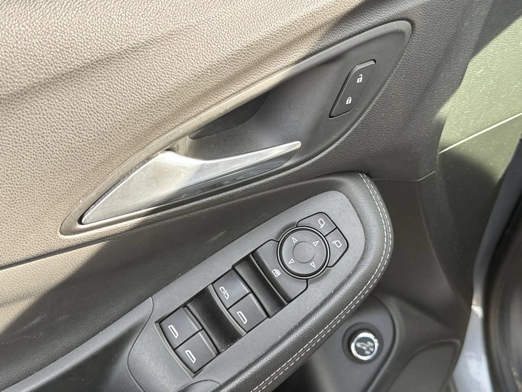 Used 2020 Buick Encore GX Preferred w/ Cold Weather Comfort Package AWD/4WD image 19