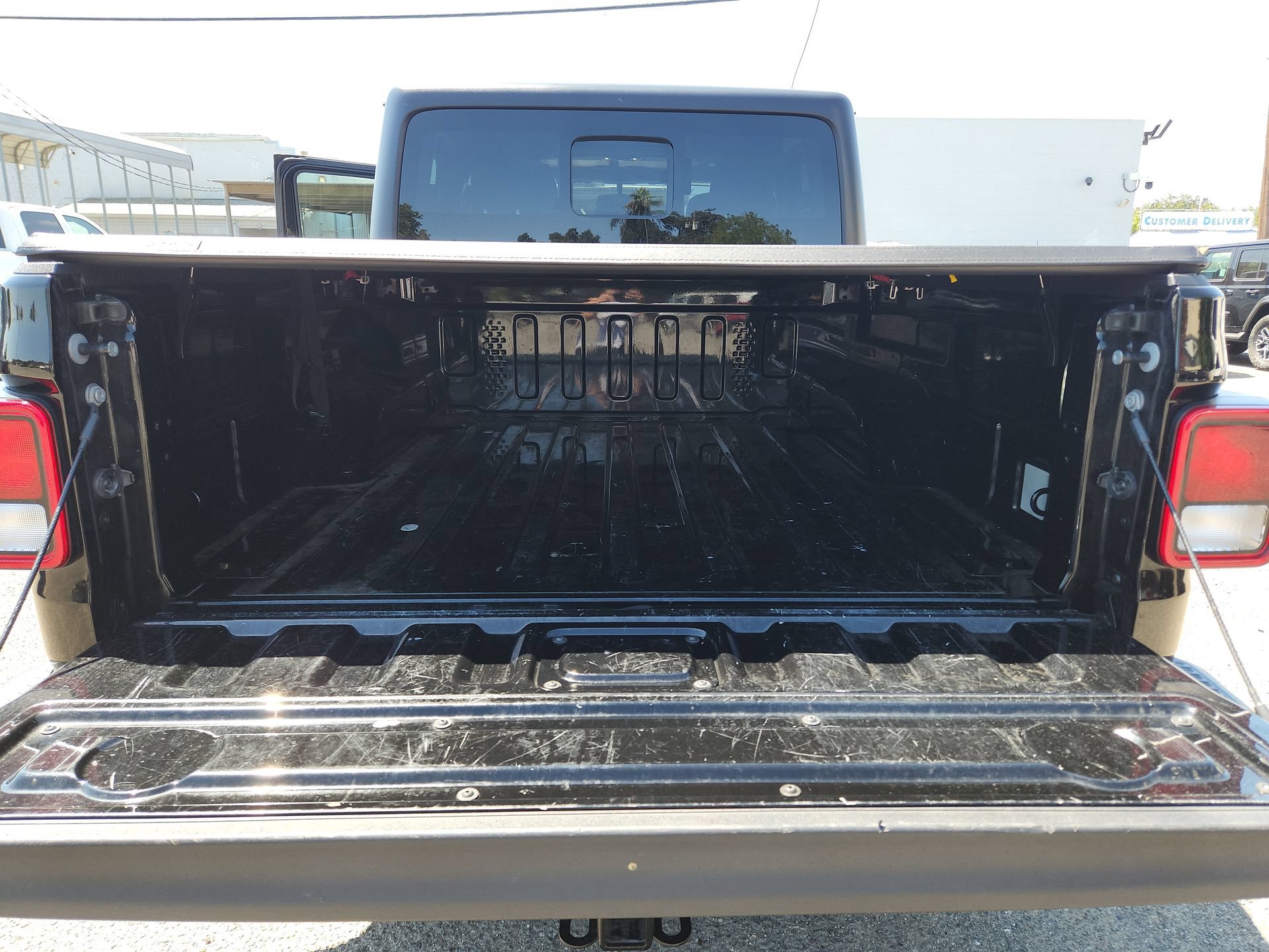 Used 2022 Jeep Gladiator Sport AWD/4WD image 19