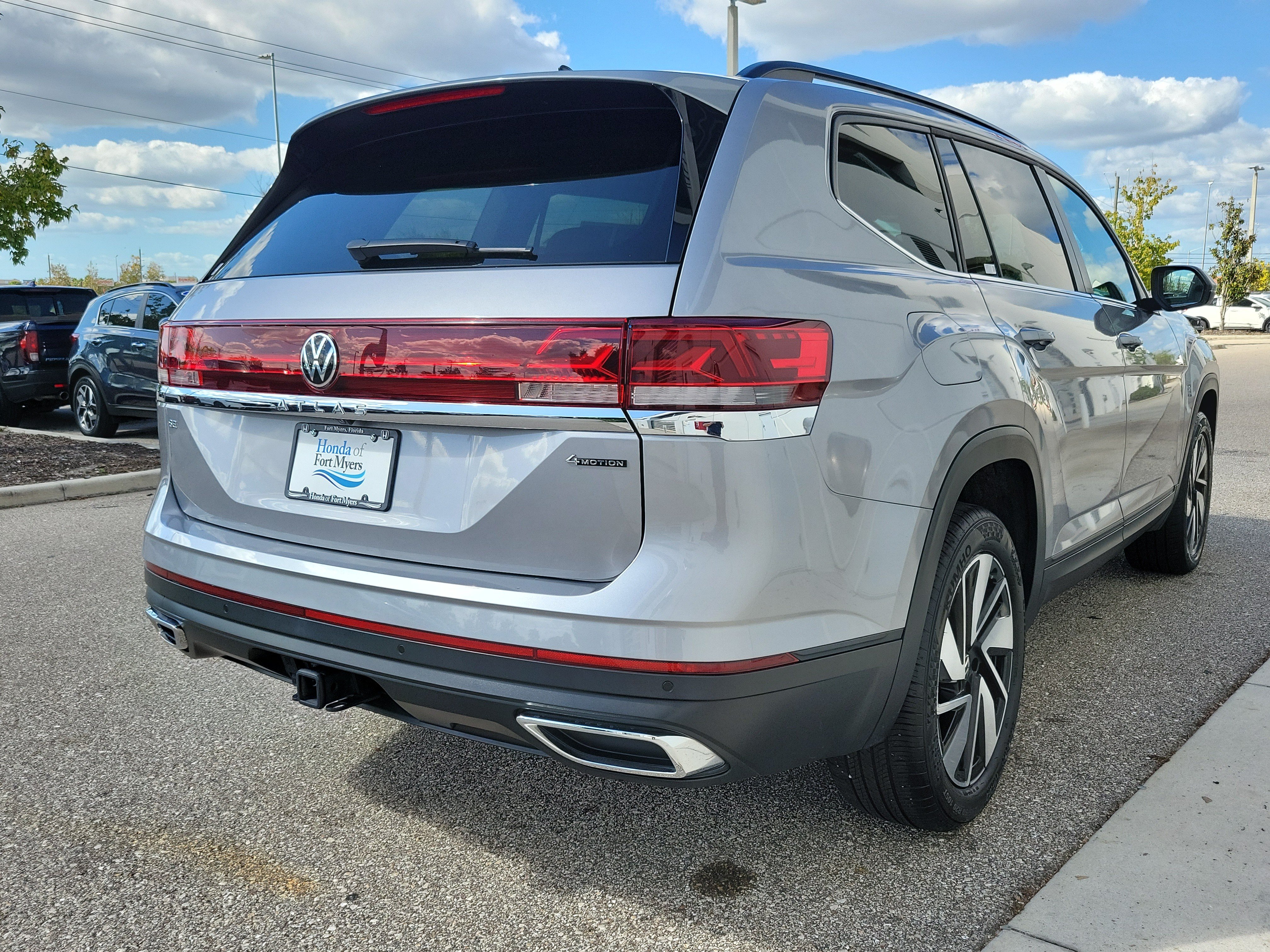 Used 2025 Volkswagen Atlas SE AWD/4WD image 6