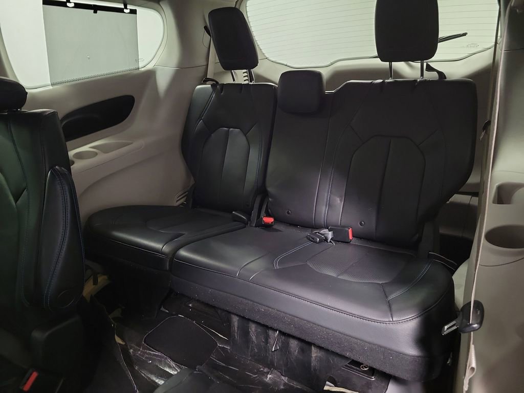 Used 2021 Chrysler Pacifica Touring-L image 23