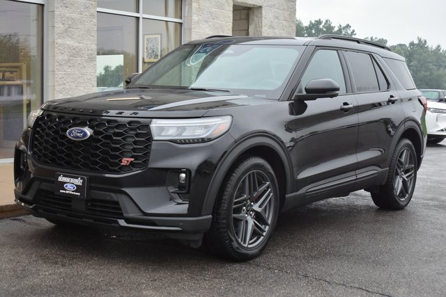 Used 2025 Ford Explorer ST image 9