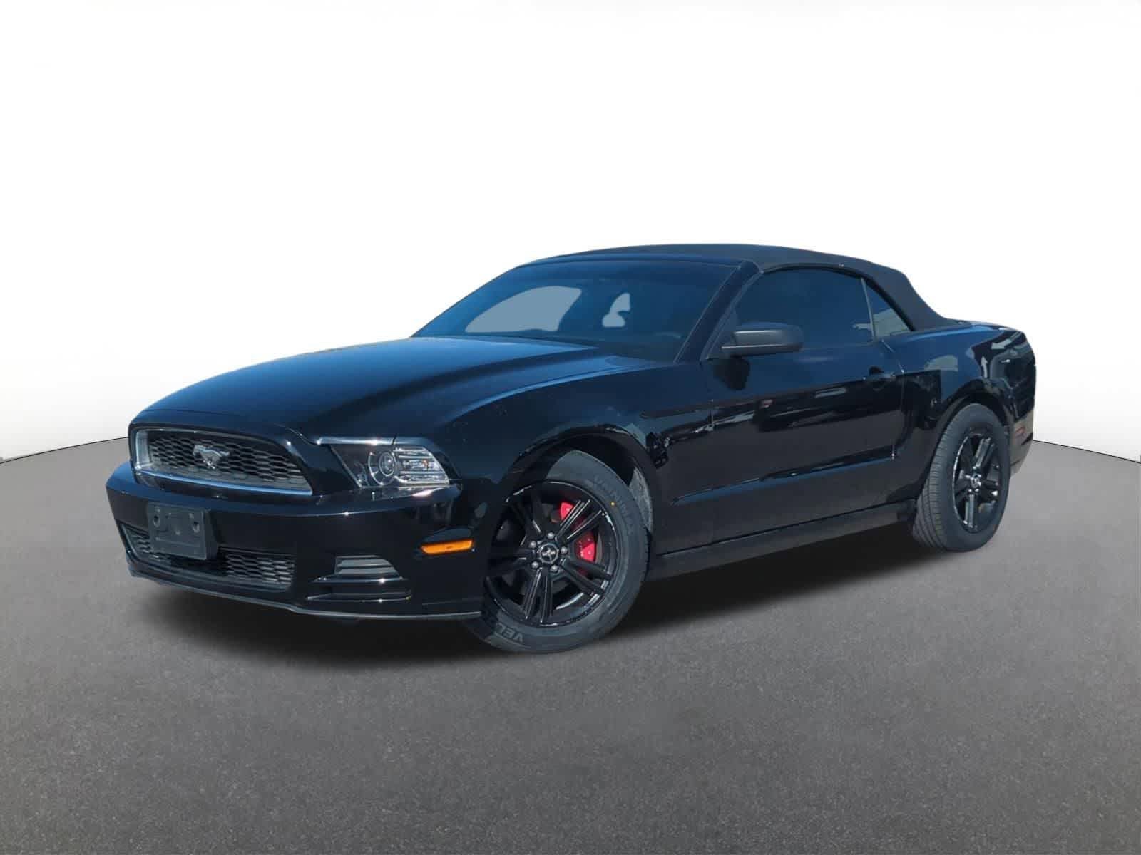 Used 2014 Ford Mustang Convertible RWD image 1