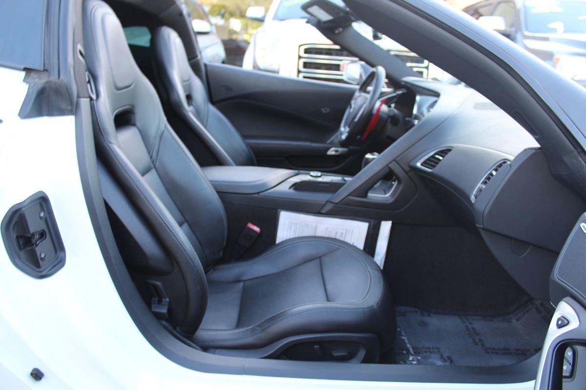 Used 2018 Chevrolet Corvette Stingray Coupe w/ 1LT RWD image 31