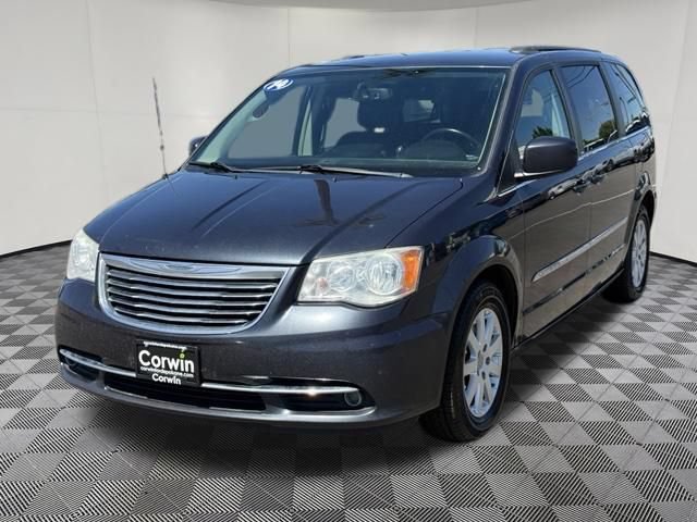 Used 2014 Chrysler Town & Country Touring FWD image 5