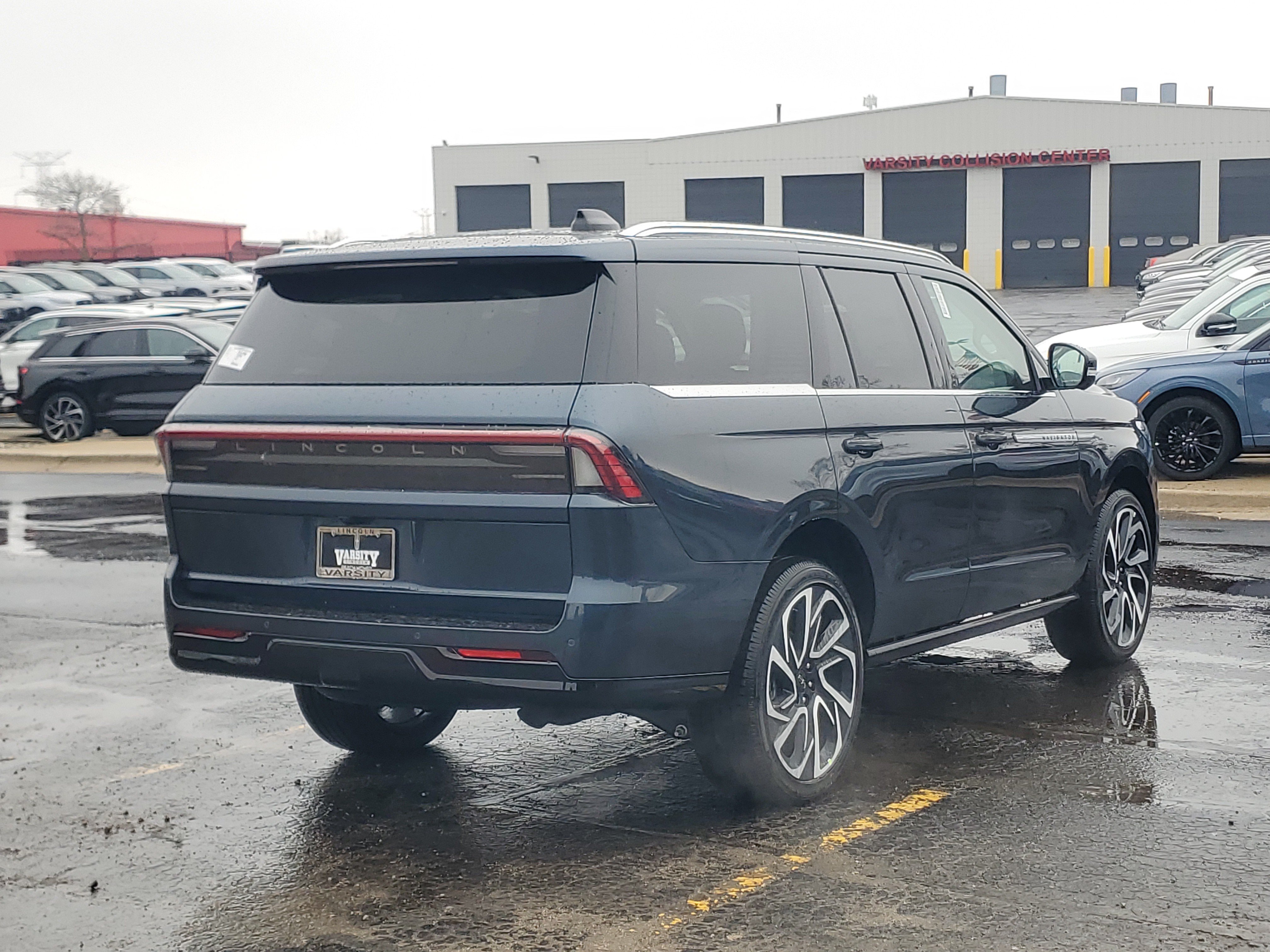 New 2026 Lincoln Navigator Reserve AWD/4WD image 4