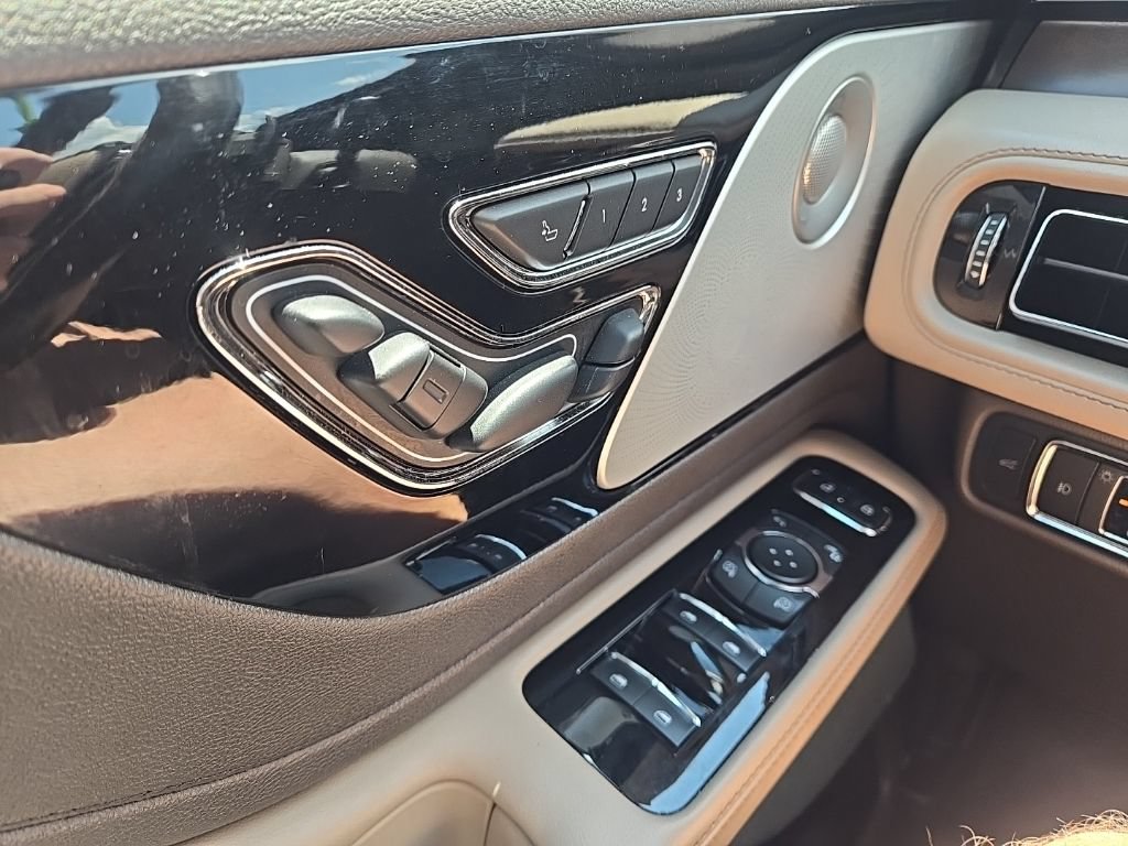 Used 2022 Lincoln Aviator Reserve w/ Equipment Group 201A RWD image 10