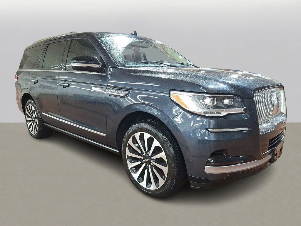 Used 2022 Lincoln Navigator Reserve image 2