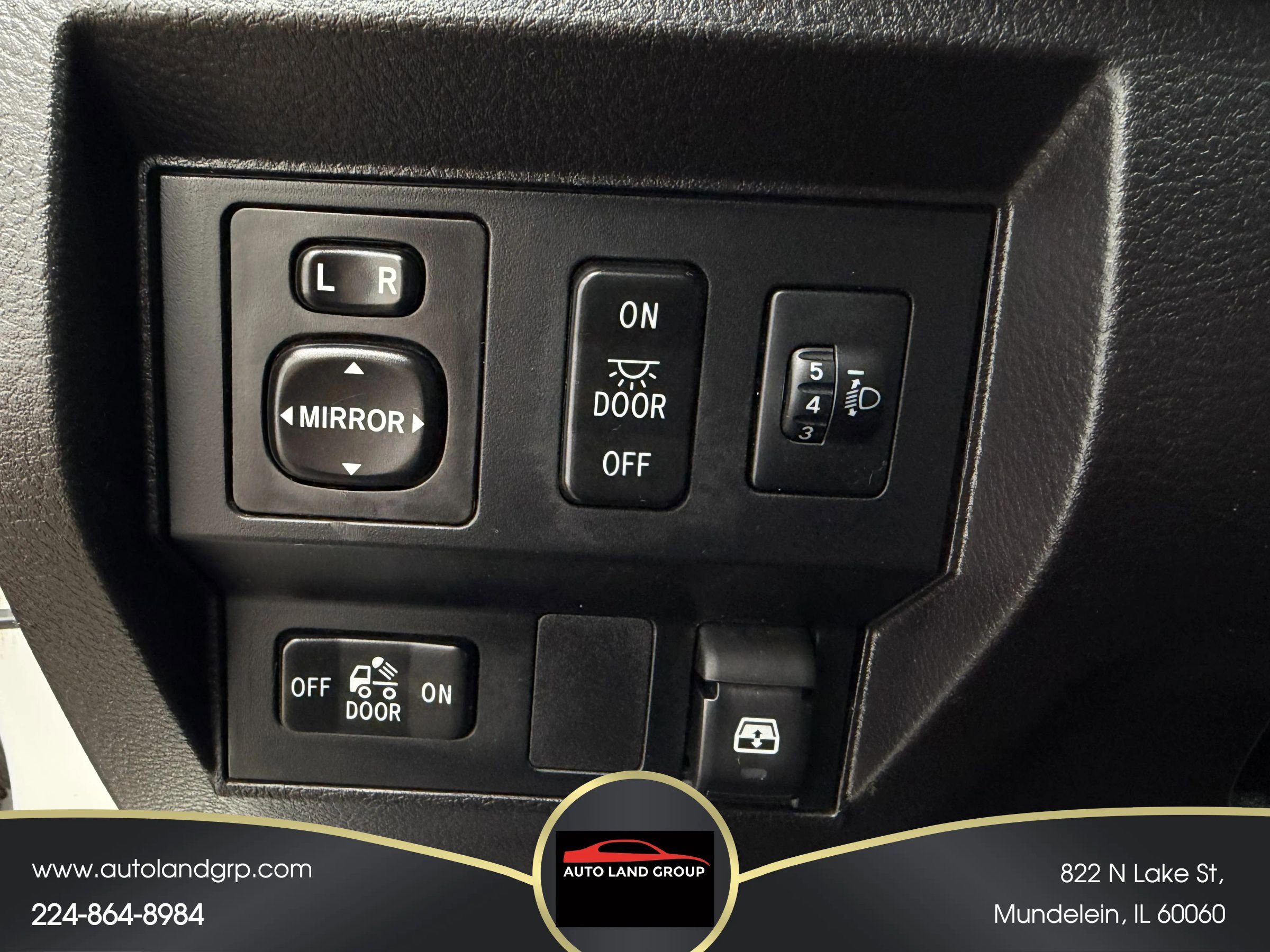 Used 2015 Toyota Tundra SR5 w/ SR5 Upgrade Package image 19