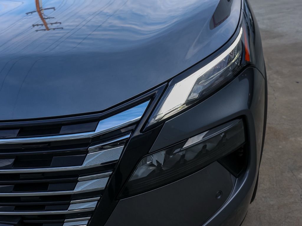 Used 2025 Nissan Rogue SL image 10