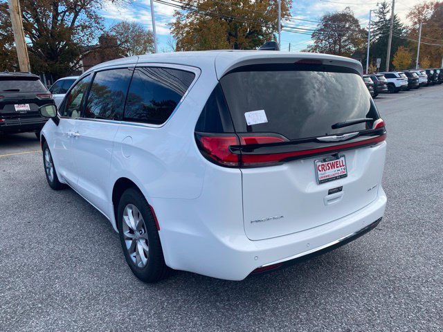 New 2026 Chrysler Pacifica Limited FWD image 5