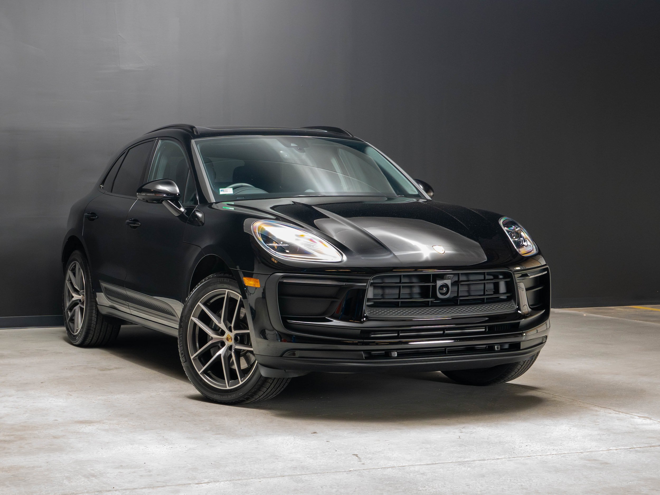 Certified 2026 Porsche Macan AWD/4WD image 9