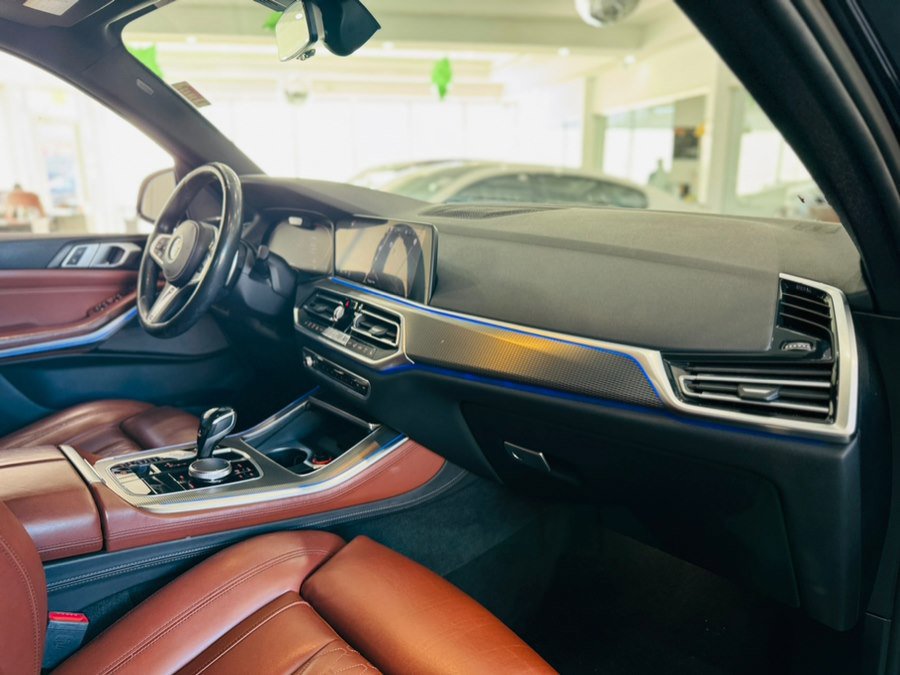 Used 2019 BMW X5 xDrive50i w/ M Sport Package image 20