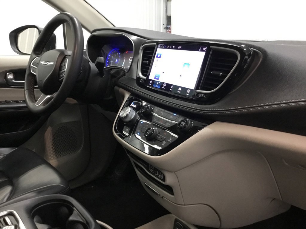 Used 2023 Chrysler Pacifica Touring-L AWD/4WD image 22