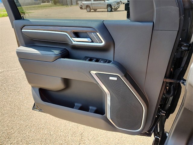 New 2025 GMC Sierra 3500 SLT w/ SLT Convenience Package image 13