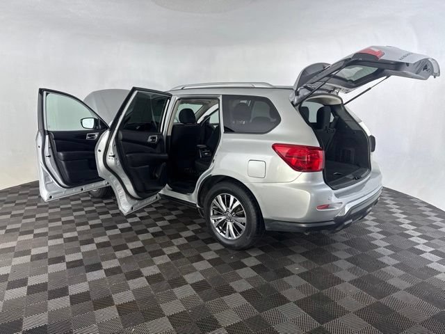 Used 2019 Nissan Pathfinder SV AWD/4WD image 16