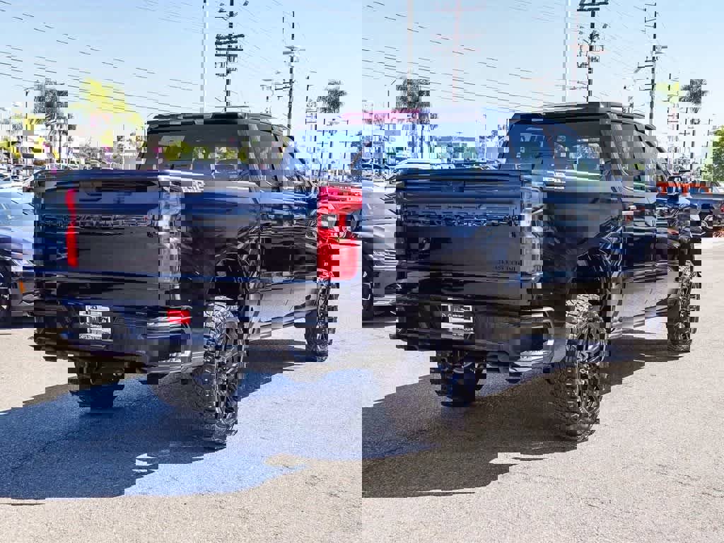 Used 2025 Chevrolet Silverado 1500 Custom Trail Boss w/ Dark Appearance Package image 4