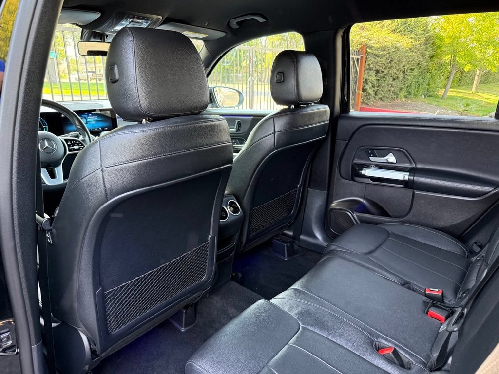 Used 2021 Mercedes-Benz GLB 250 w/ Premium Package image 23