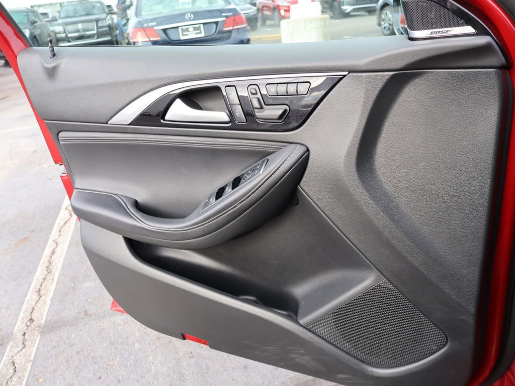 Used 2018 INFINITI QX30 Sport w/ Cargo Package image 35