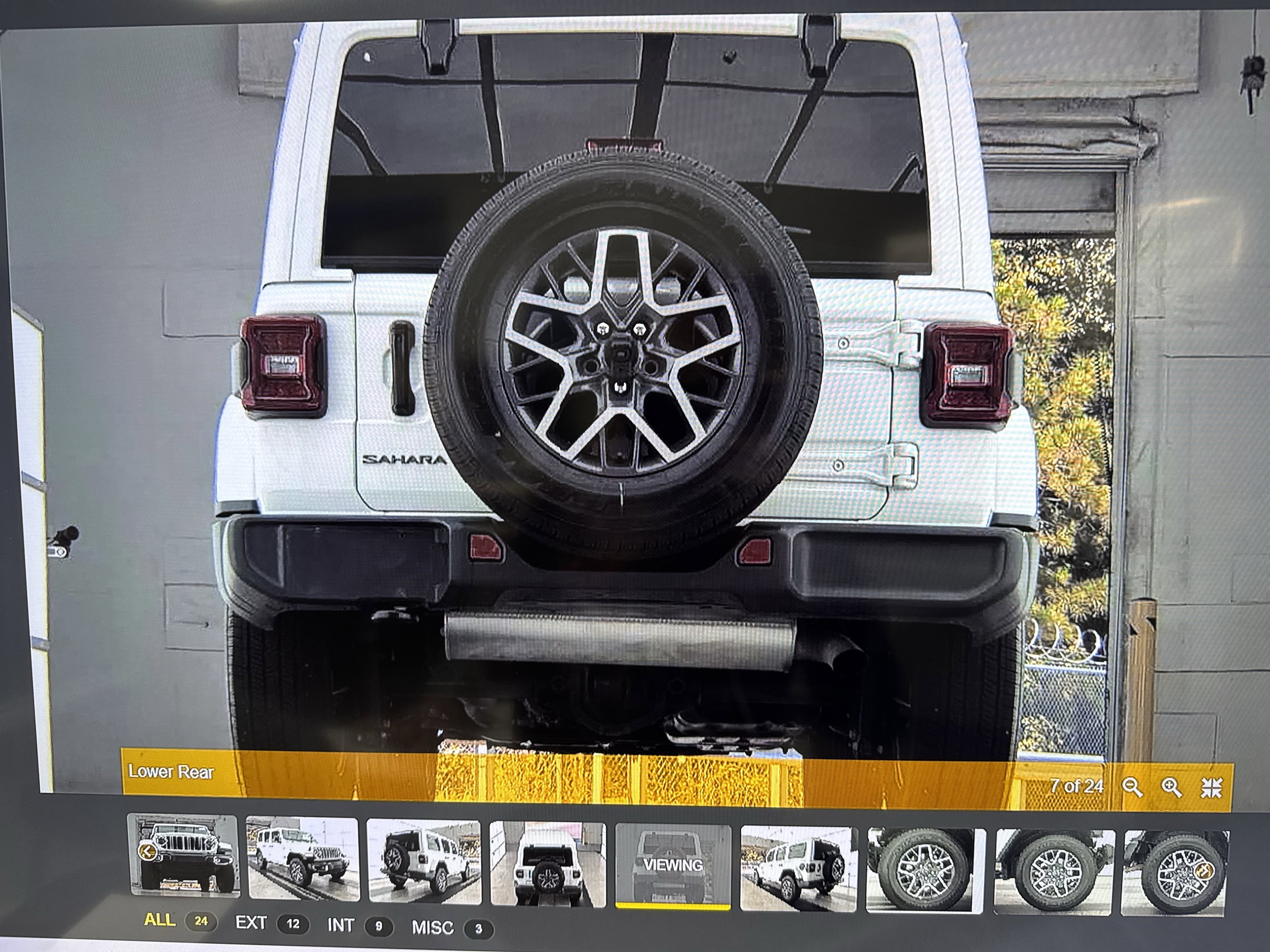 Used 2025 Jeep Wrangler Sahara image 6