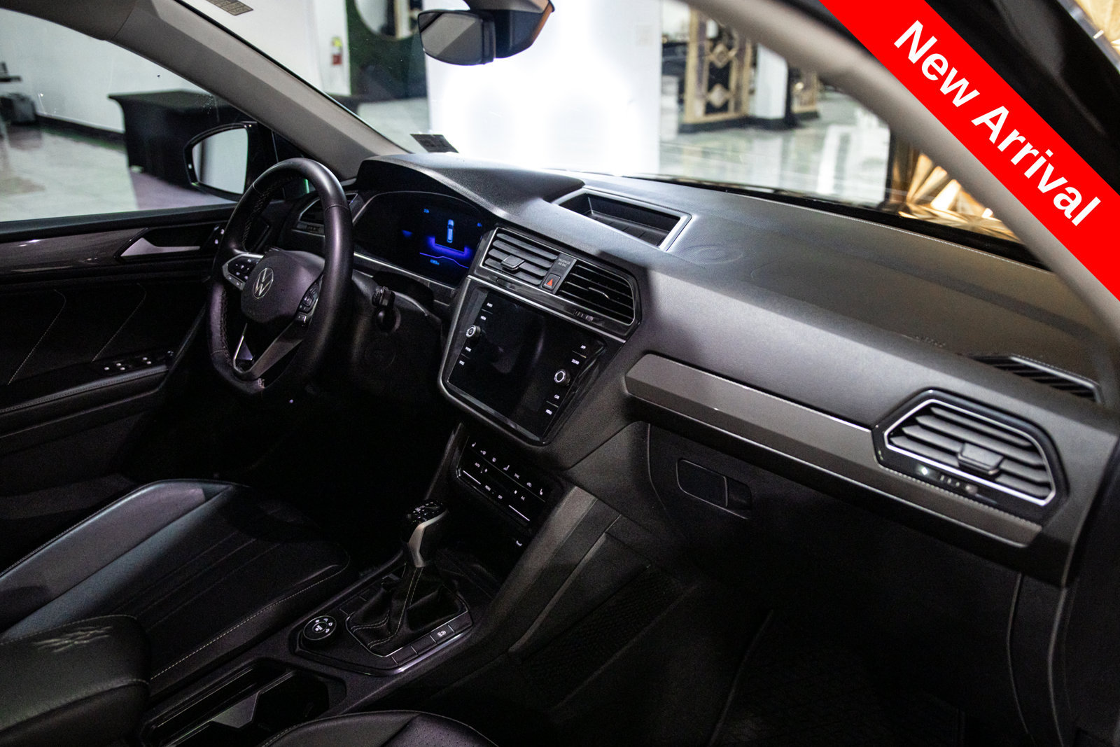 Used 2024 Volkswagen Tiguan SE AWD/4WD image 13
