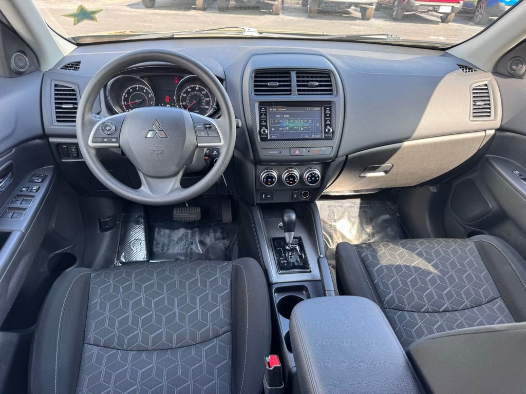 Used 2025 Mitsubishi Outlander Sport ES image 6
