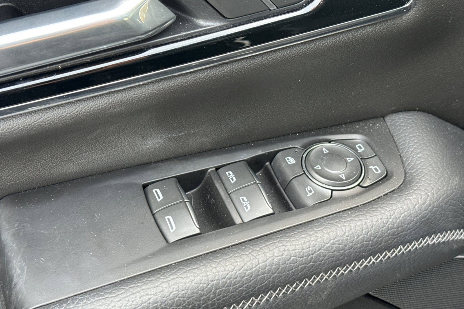 Used 2025 GMC Yukon Denali image 13