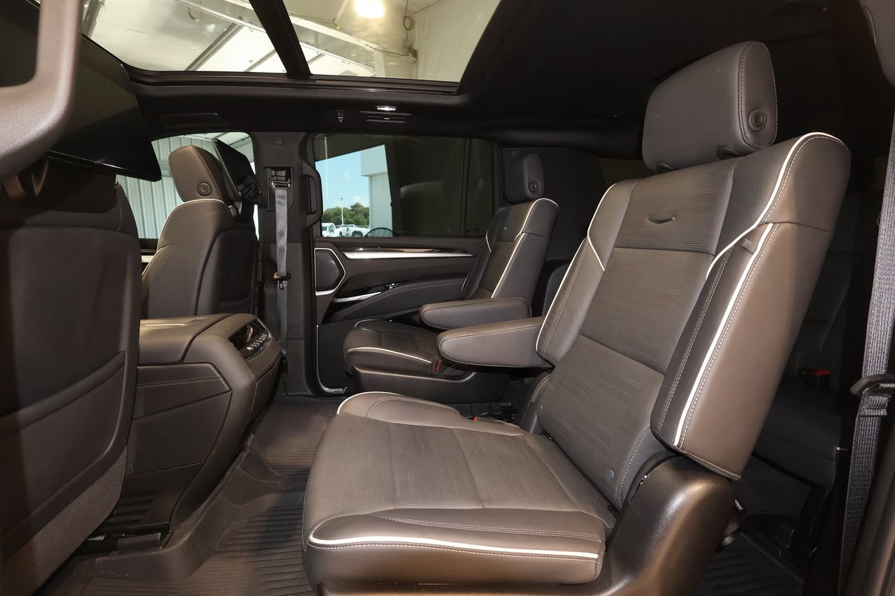 Used 2025 Cadillac Escalade ESV Sport w/ Touring Package AWD/4WD image 23