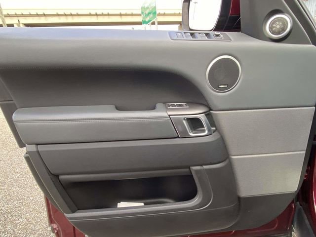 Used 2015 Land Rover Range Rover Sport SE image 12