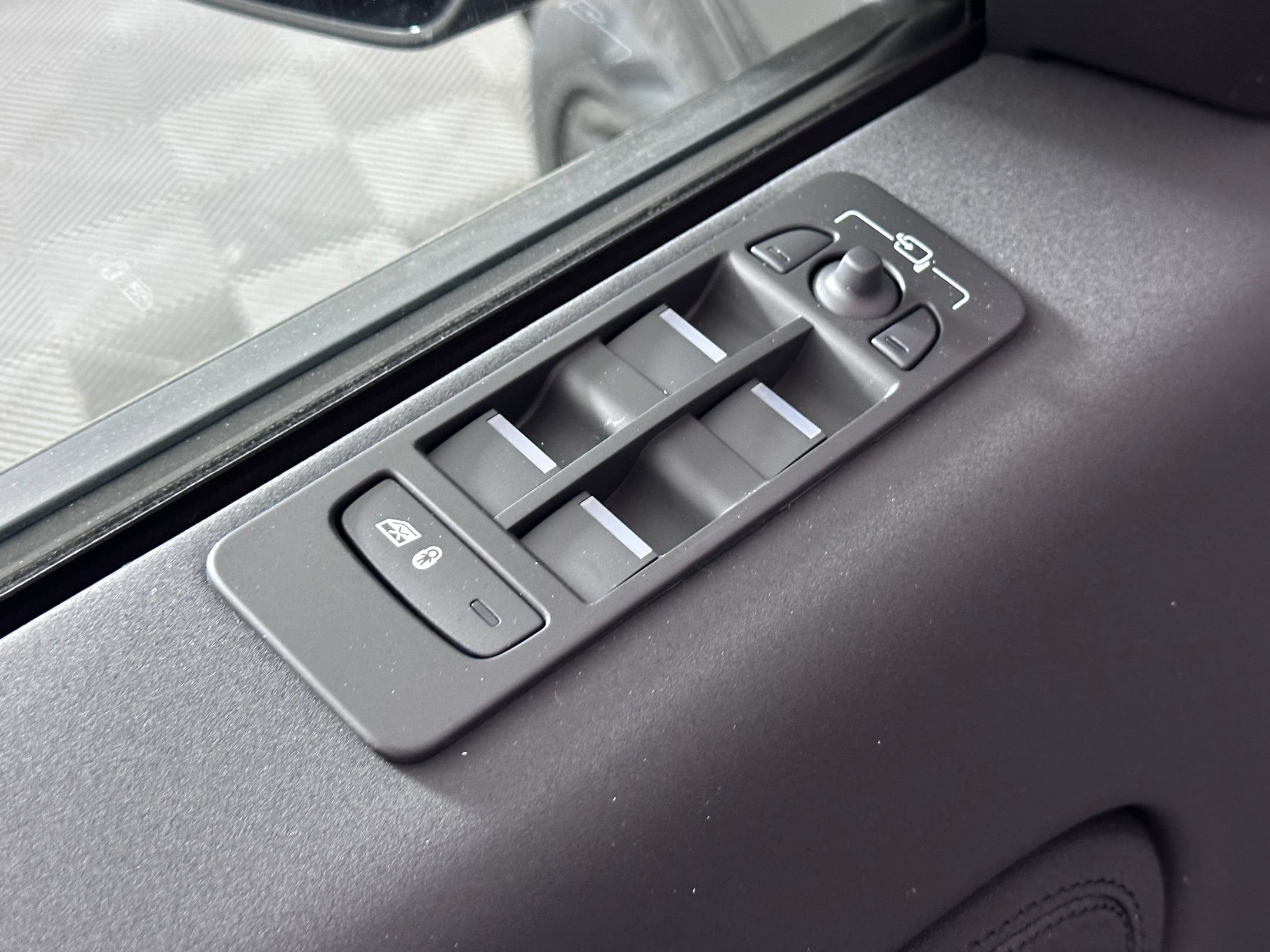 Used 2025 Land Rover Discovery Sport S AWD/4WD image 21