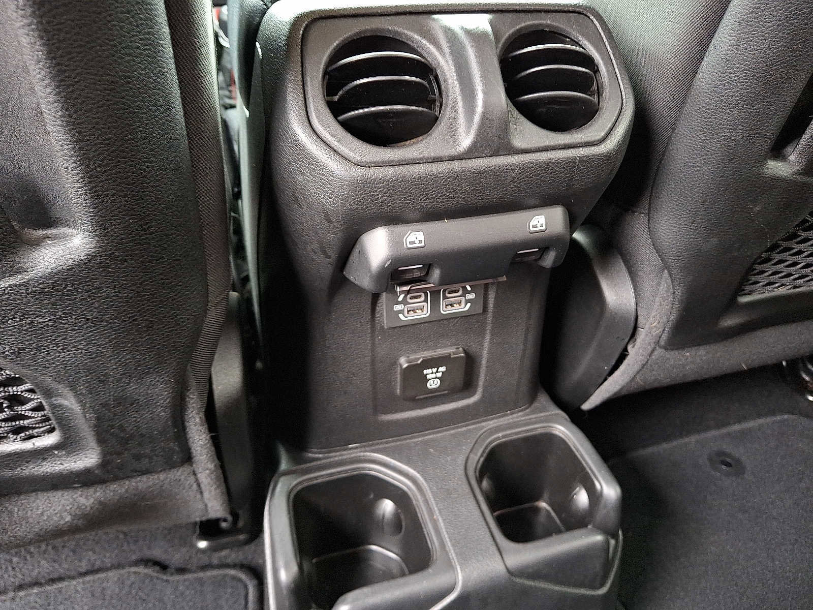 Used 2022 Jeep Wrangler Unlimited Rubicon w/ Cold Weather Group image 12