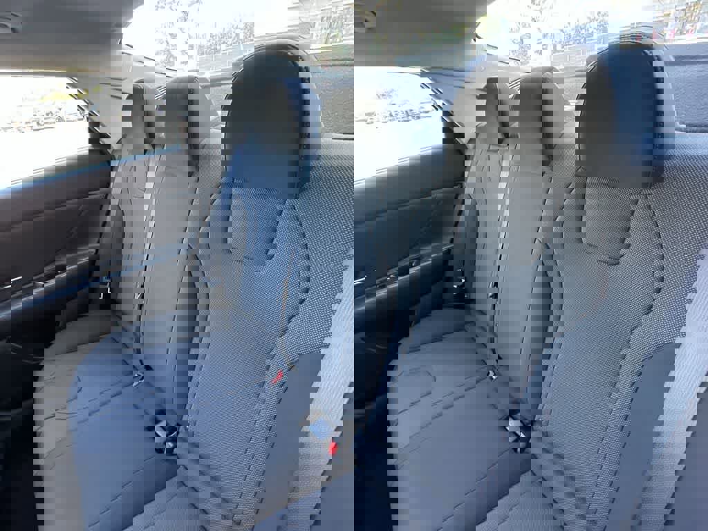 Used 2025 Hyundai Elantra SE image 22