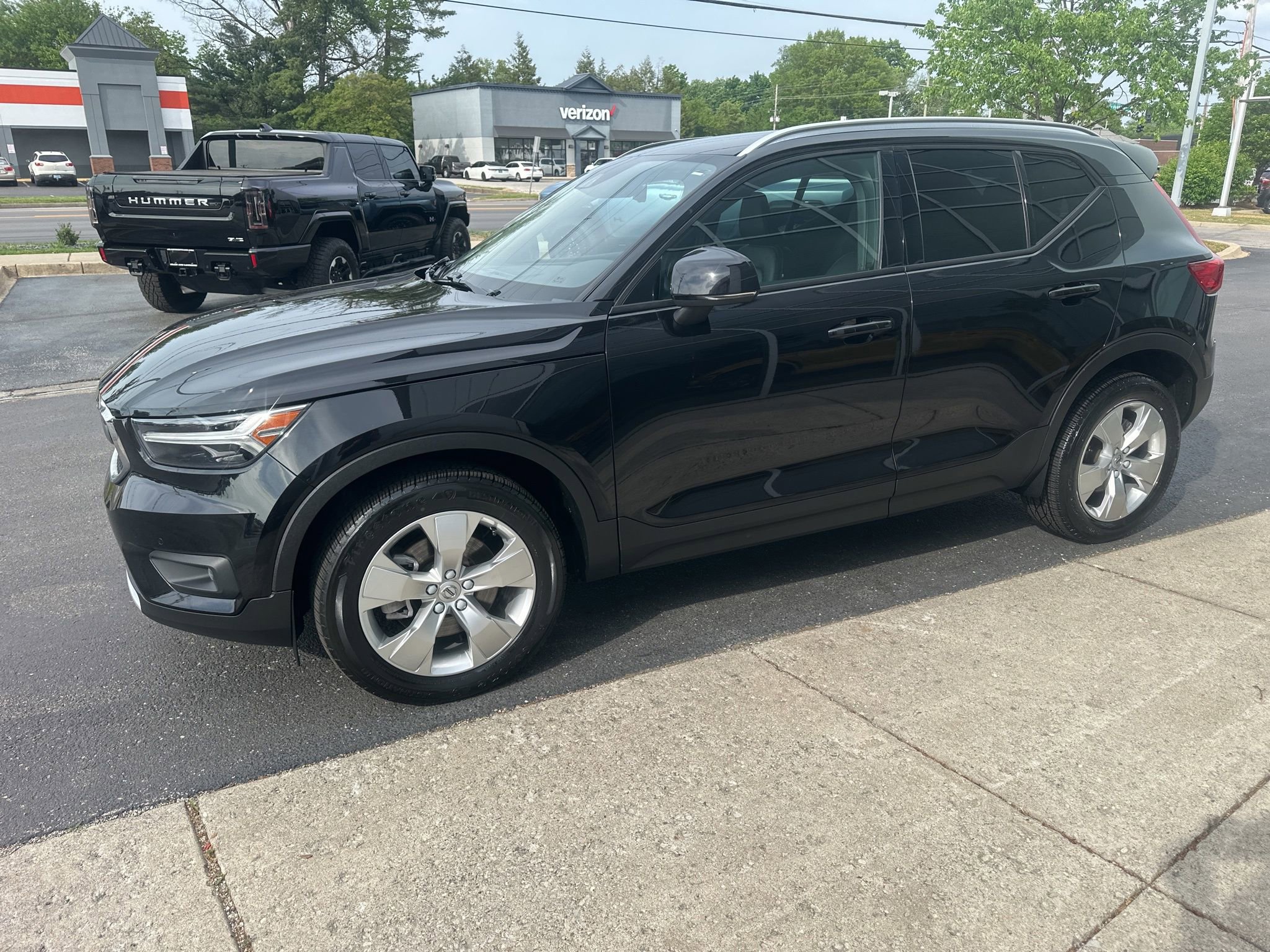 Used 2022 Volvo XC40 T5 Momentum AWD/4WD image 7