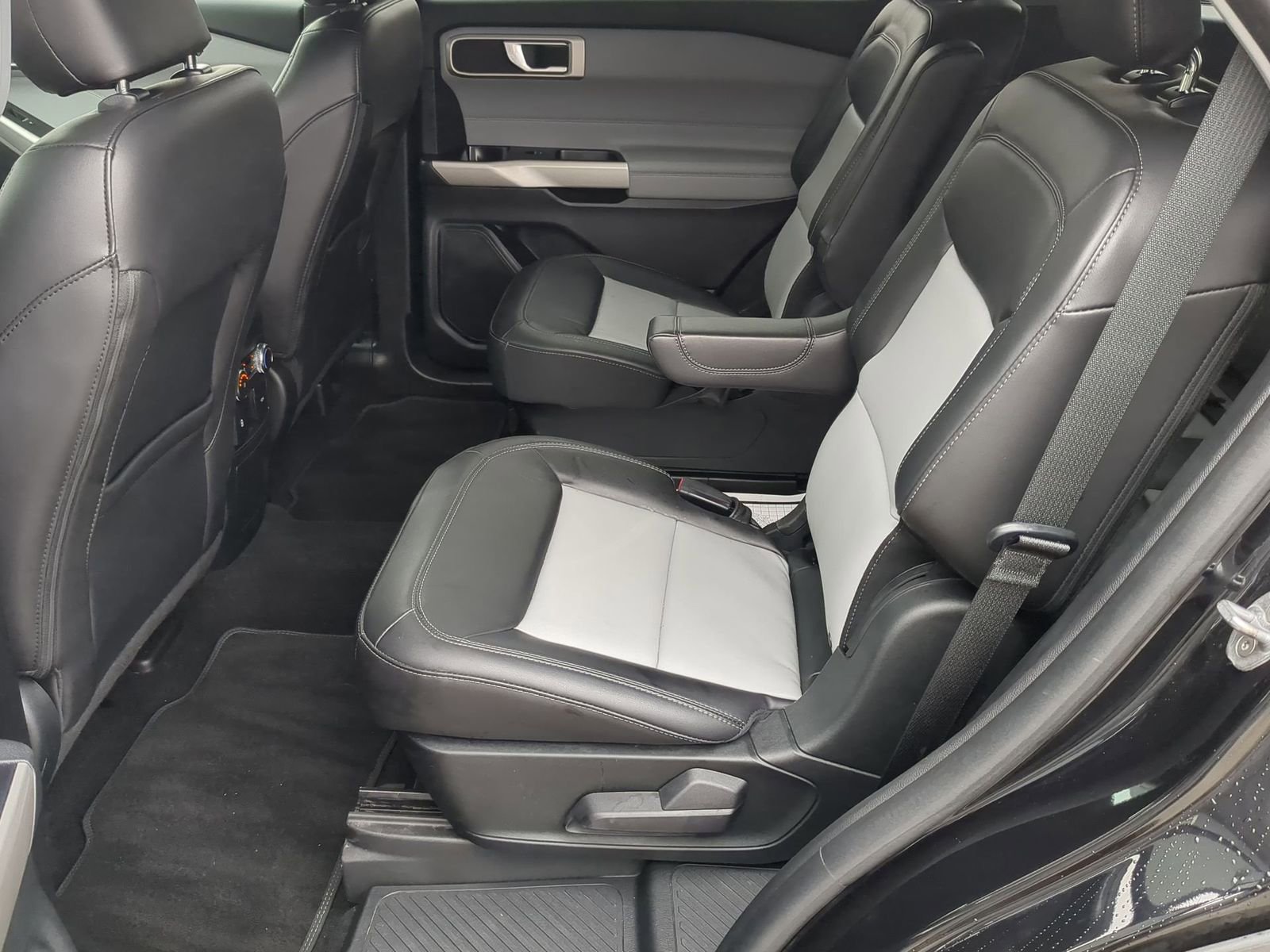 Certified 2022 Ford Explorer XLT w/ XLT Sport Appearance Package image 23