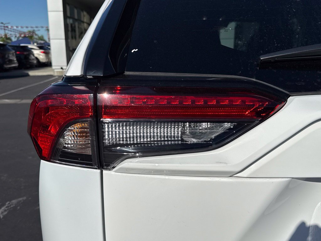Certified 2025 Toyota RAV4 LE AWD/4WD image 15