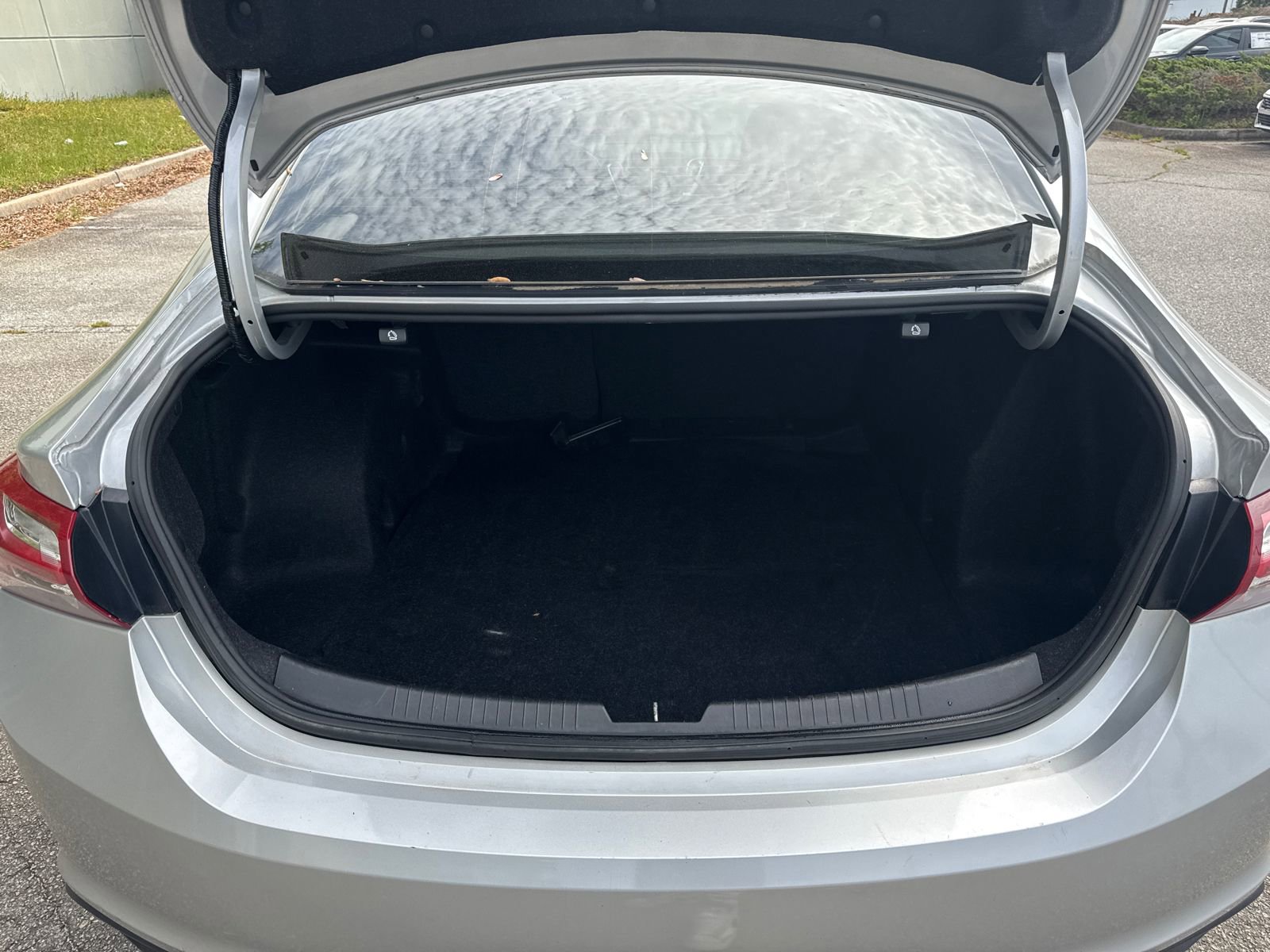 Used 2020 Chevrolet Malibu LT FWD image 18