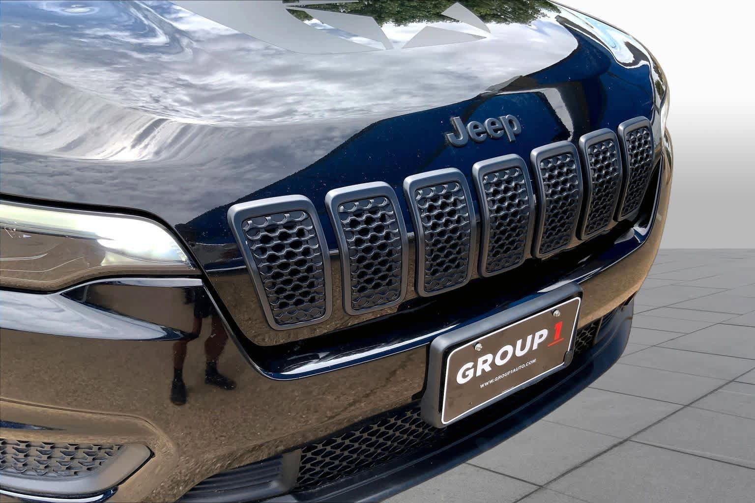 Used 2021 Jeep Cherokee Latitude FWD image 30