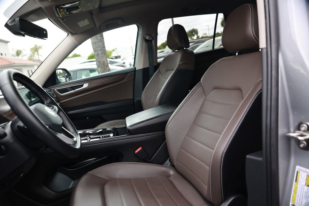 Used 2024 Volkswagen Atlas SEL AWD/4WD image 17