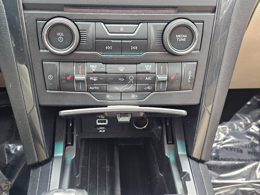 Used 2016 Ford Explorer XLT w/ Equipment Group 202A AWD/4WD image 35