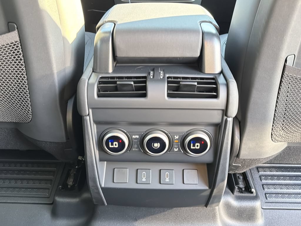 New 2026 Land Rover Defender 110 X-Dynamic SE AWD/4WD image 18