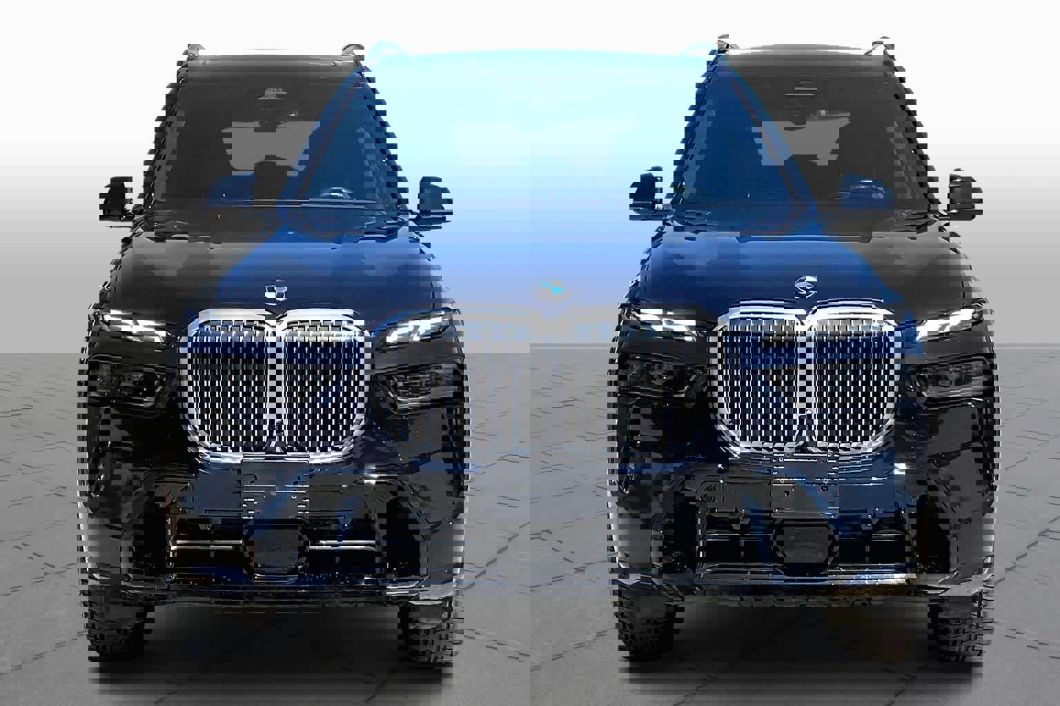 Used 2025 BMW X7 xDrive40i w/ M Sport Package image 4