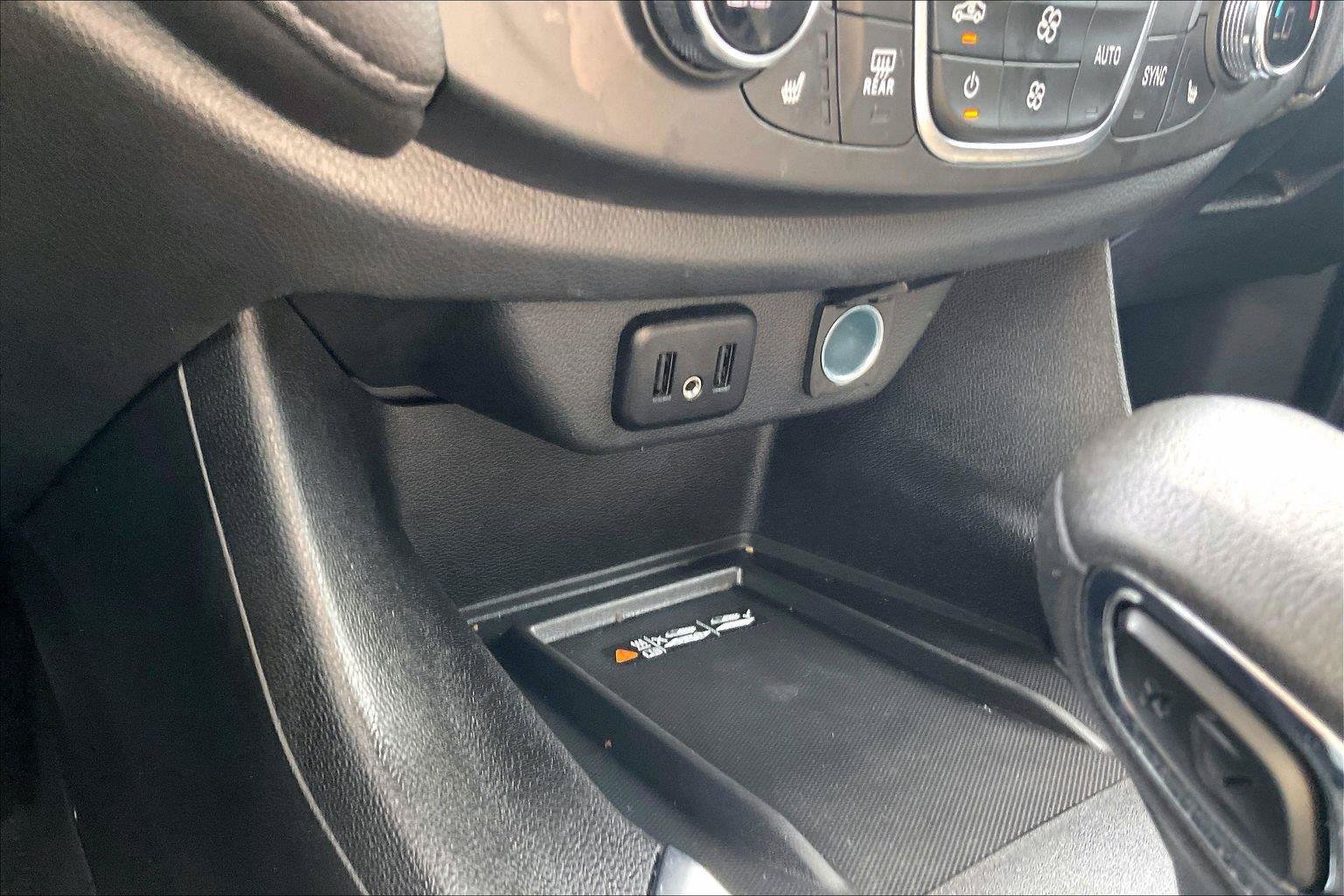 Used 2023 Chevrolet Traverse LT FWD image 32