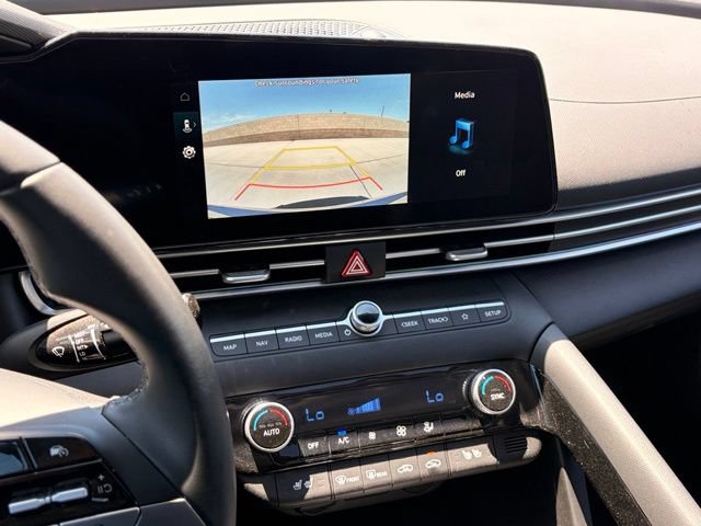 Used 2025 Hyundai Elantra Limited FWD image 16
