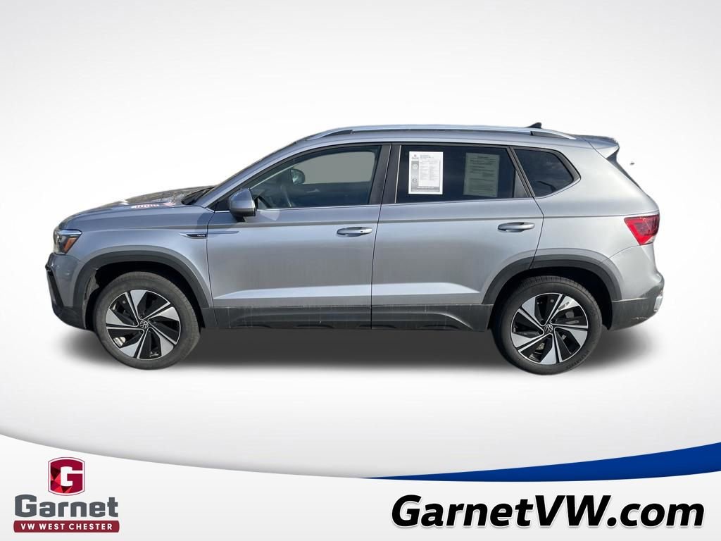 Used 2024 Volkswagen Taos SE image 2