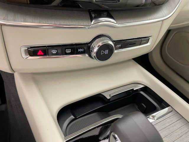 Certified 2024 Volvo XC60 T8 Plus w/ Protection Package Premier image 34