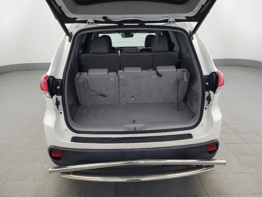 Used 2019 Toyota Highlander XLE image 29